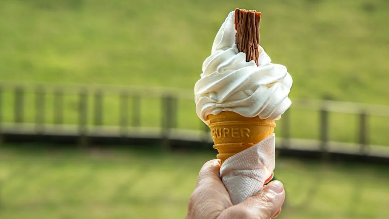 Baby Cone_ Chocolate, Strawberry,